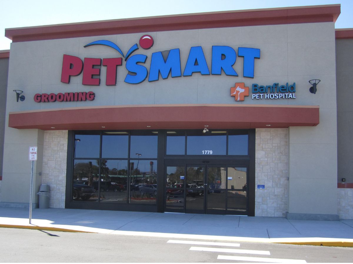 Banfield Pet Hospital: St. Augustine PetSmart entrance