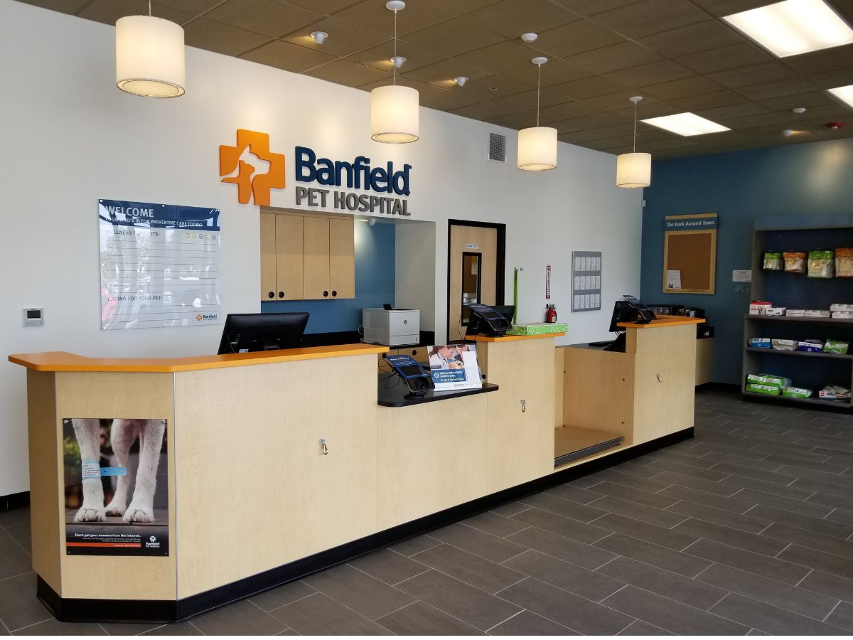 The front desk of the North Miami Beach Banfield hospital