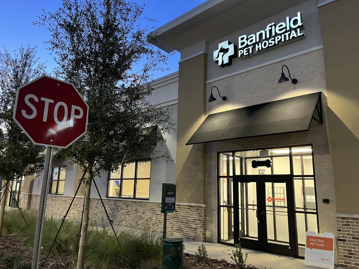 The Banfield Pet Hospital Ocala East exterior