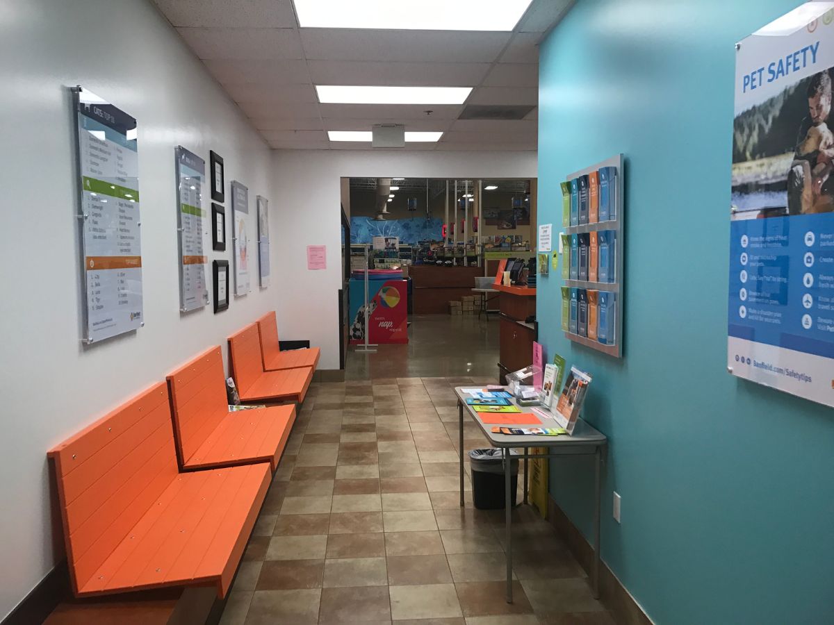 The Banfield Pet Hospital: Wichita W lobby