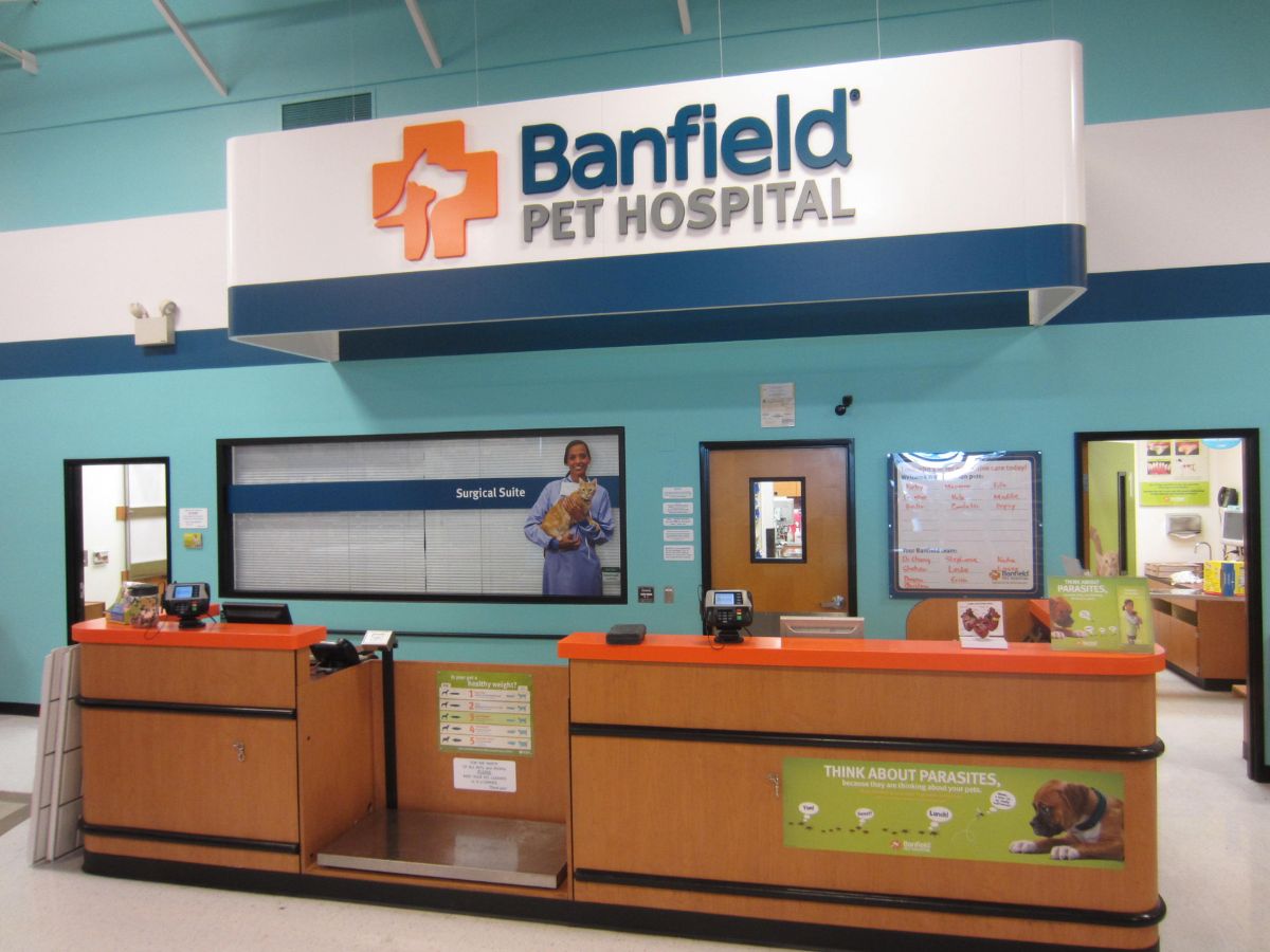 The front desk at Banfield Pet Hospital - Upland