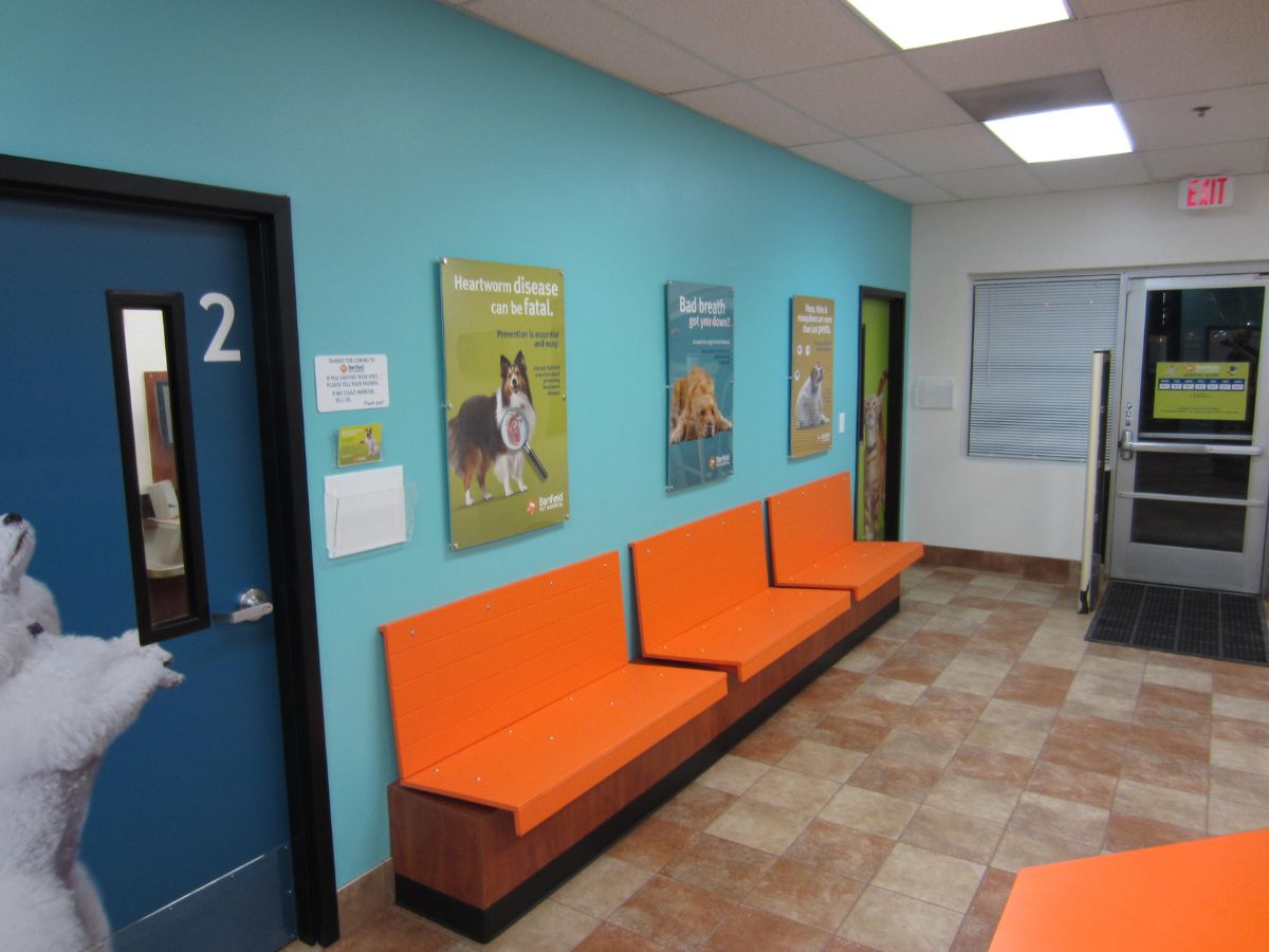 The Banfield Santa Ana hospital lobby