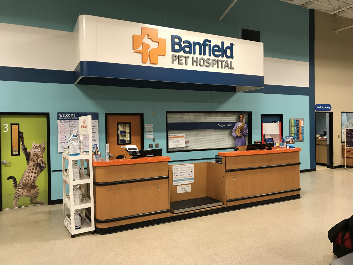The Charlotte SW Banfield front desk