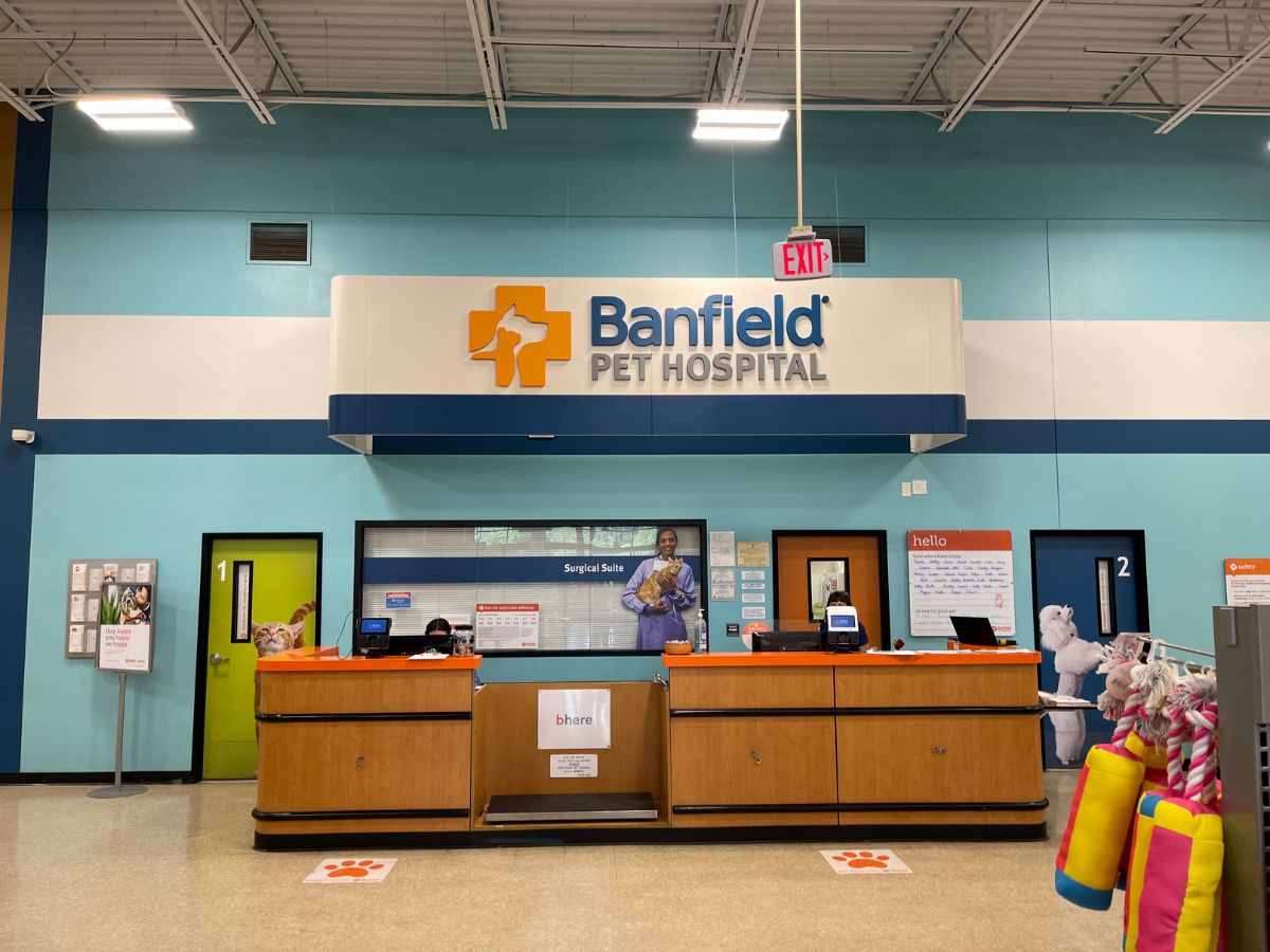The Banfield Pet Hospital: Nashville W front desk