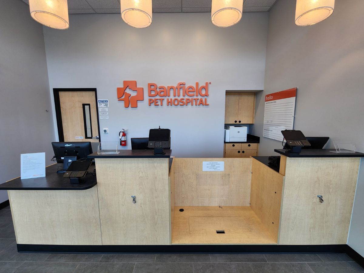 The Banfield Pet Hospital: Madison North Nashville front desk