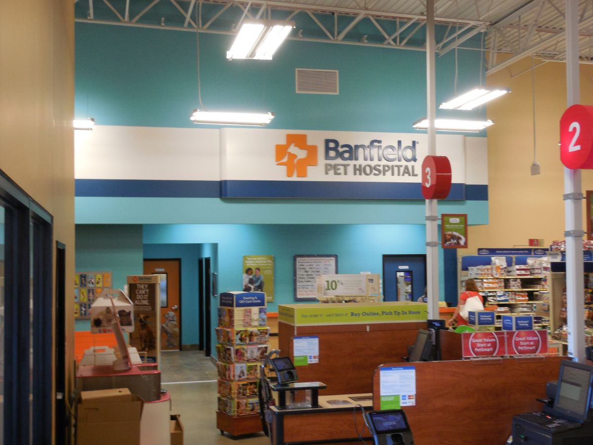 The Ross Township Banfield hospital front desk