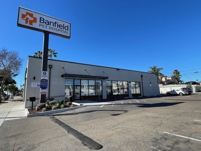 Parking lot of Pacific Beach Banfield