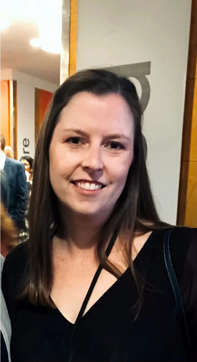 A female Banfield Associate